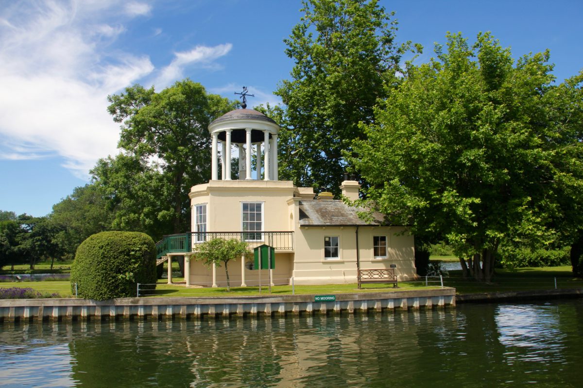 Down the Thames to Bourne End from Thames & Kennet Marina